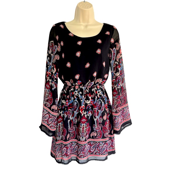 Rue21 Dresses & Skirts - RUE21 Paisley Print Bell Sleeves Black Slip On Dress Junior Size Small